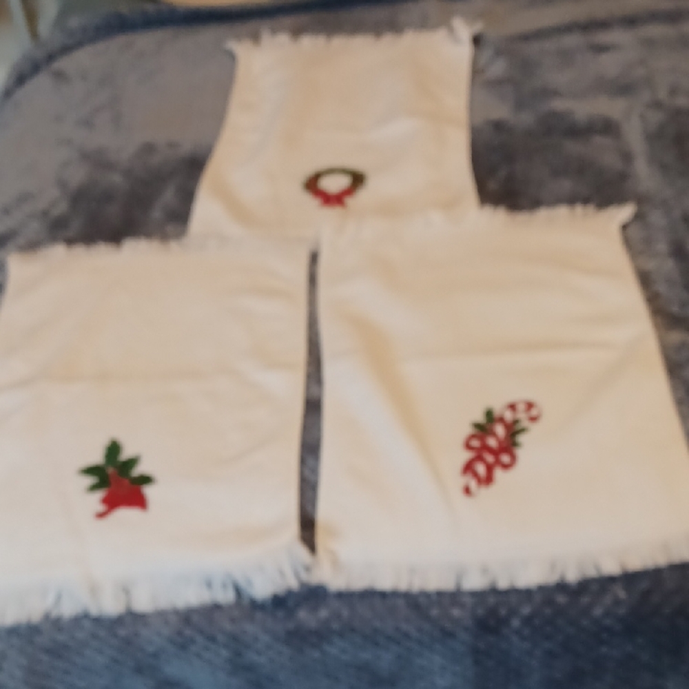 3 NEW HAND TOWELS
